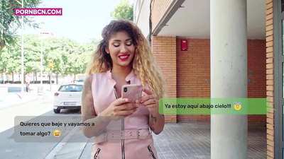 Jina bêbawer dema ku mêrê wê dixebitî, dê bi evîndarê xwe yê ciwan bi dijwarî bixapîne. Latînî bi çîtik û kerê mezin. Venus Aphrodite.